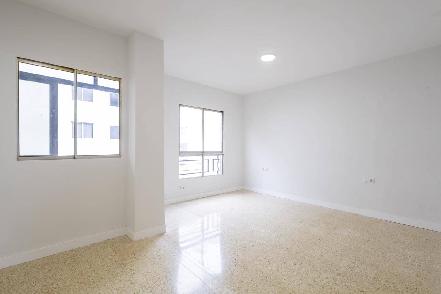 3 soveværelse Lejlighed til leje i Santa Cruz de Tenerife - € 1.300 (Ref: 9816410)