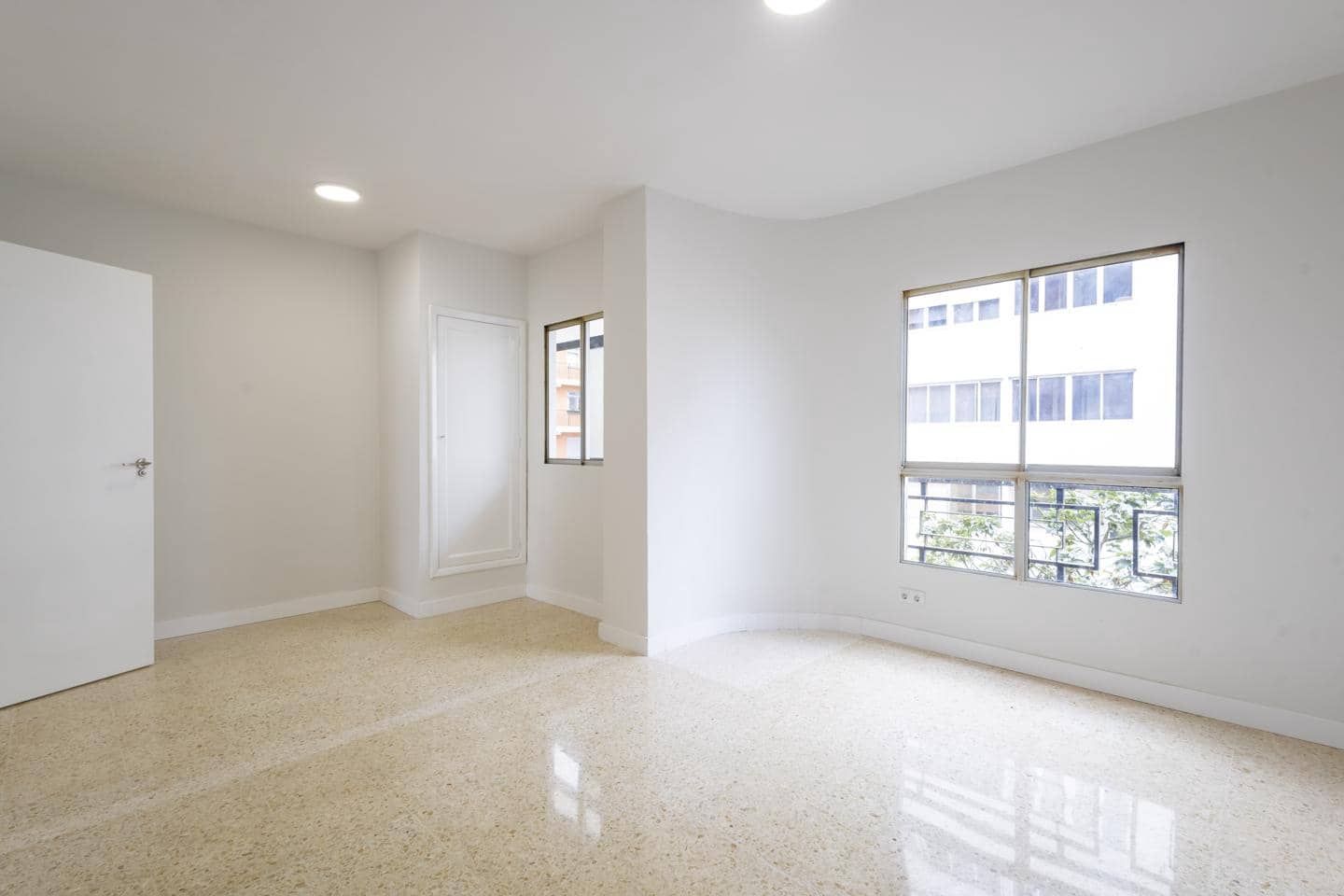 3 soveværelse Lejlighed til leje i Santa Cruz de Tenerife - € 1.300 (Ref: 9816410)