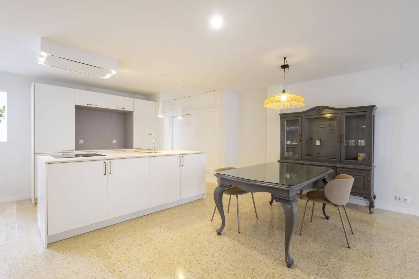 3 soveværelse Lejlighed til leje i Santa Cruz de Tenerife - € 1.300 (Ref: 9816410)