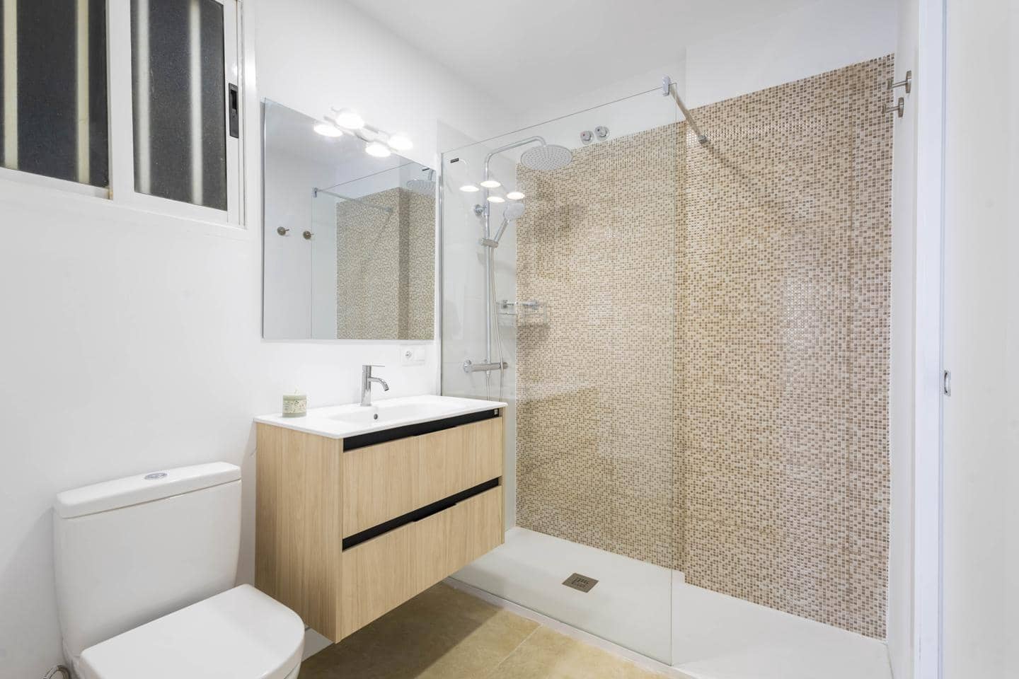 3 soveværelse Lejlighed til leje i Santa Cruz de Tenerife - € 1.300 (Ref: 9816410)