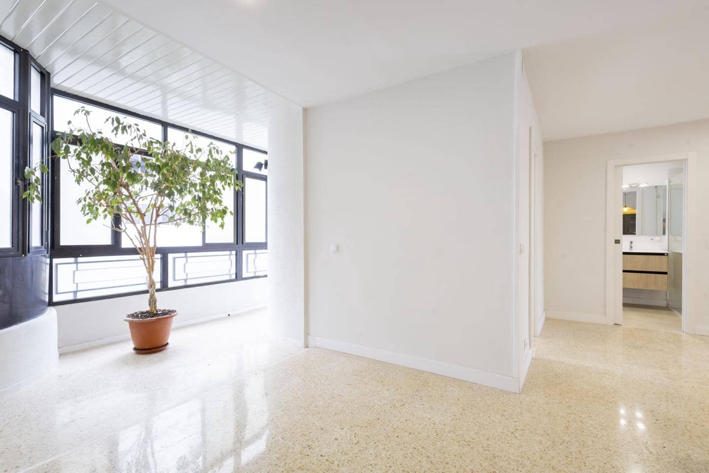 3 soveværelse Lejlighed til leje i Santa Cruz de Tenerife - € 1.300 (Ref: 9816410)
