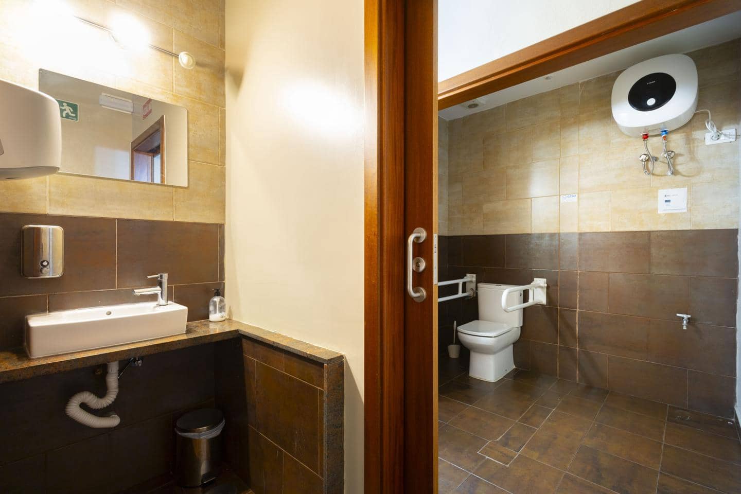 Negocio de 1 habitación en San Cristóbal de La Laguna en alquiler - 1.350 € (Ref: 9816525)