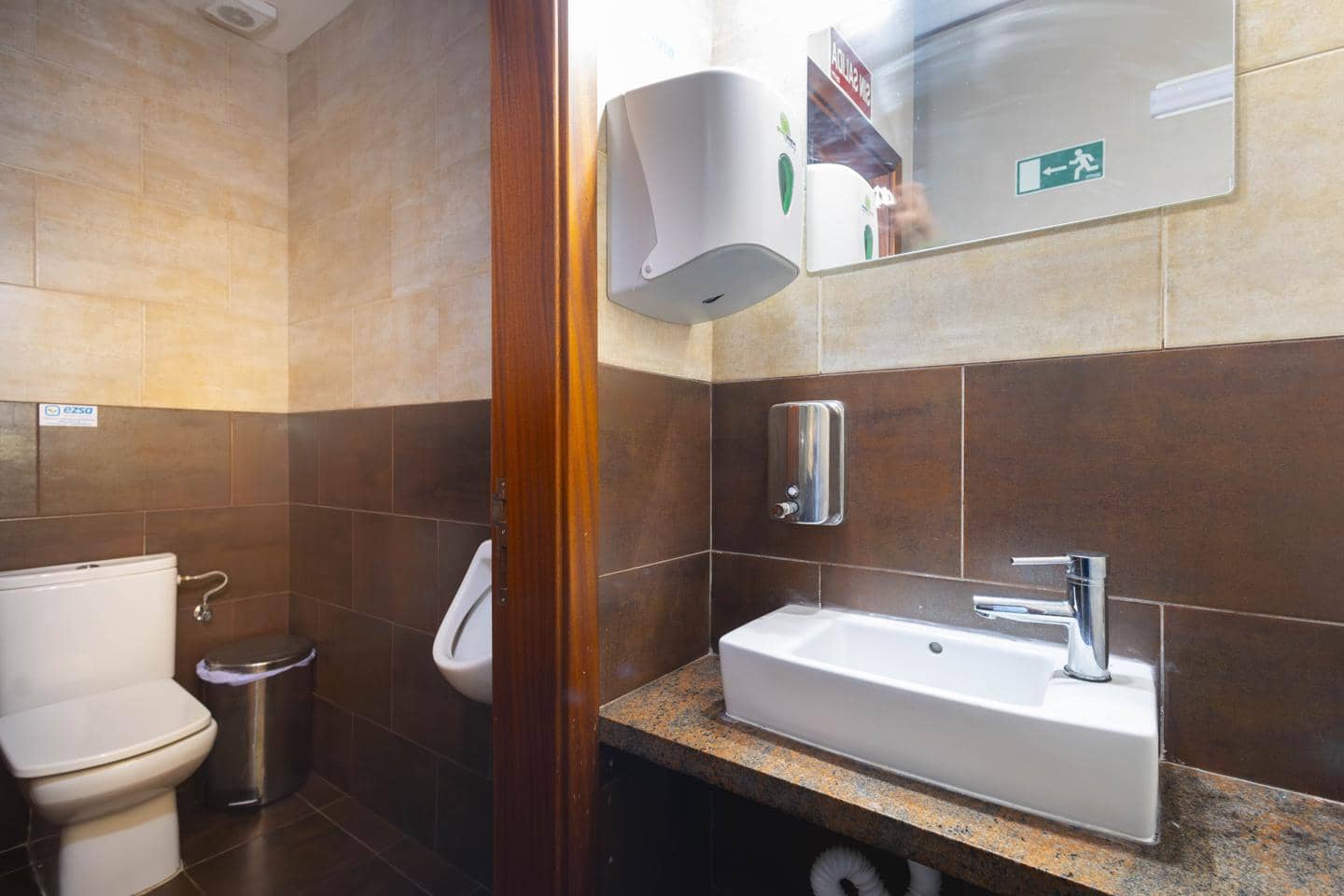 Negocio de 1 habitación en San Cristóbal de La Laguna en alquiler - 1.350 € (Ref: 9816525)