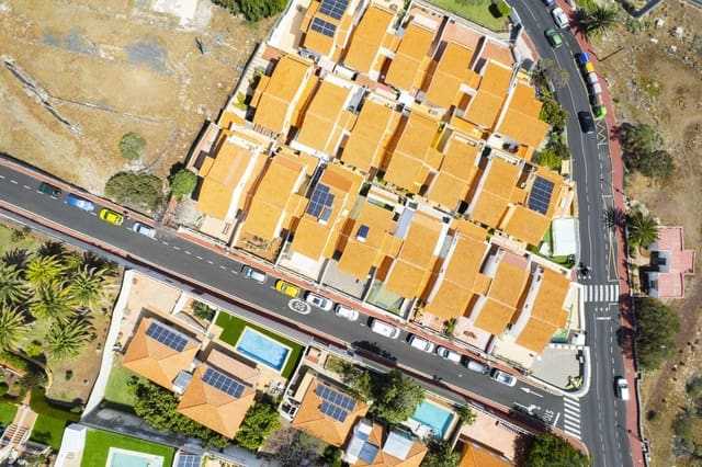 Chalet de 5 habitaciones en Radazul, El Rosario en venta con piscina garaje - 538.963 € (Ref: 9821514)