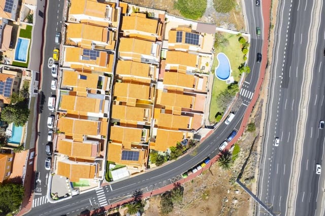 Chalet de 5 habitaciones en Radazul, El Rosario en venta con piscina garaje - 538.963 € (Ref: 9821514)