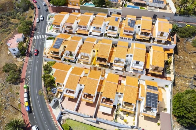 Chalet de 5 habitaciones en Radazul, El Rosario en venta con piscina garaje - 538.963 € (Ref: 9821514)