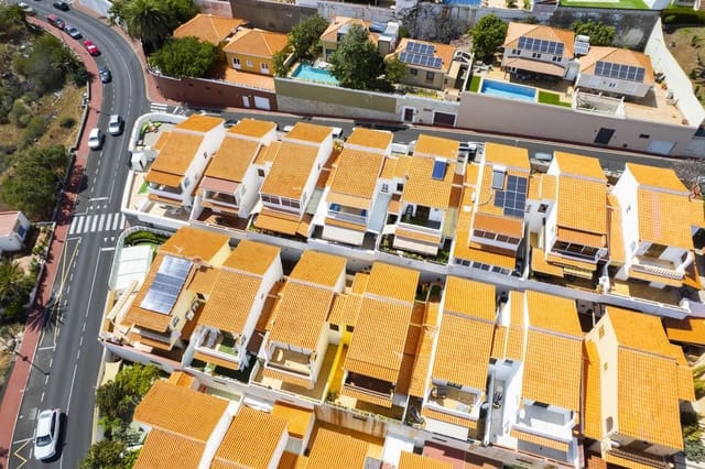 Chalet de 5 habitaciones en Radazul, El Rosario en venta con piscina garaje - 538.963 € (Ref: 9821514)