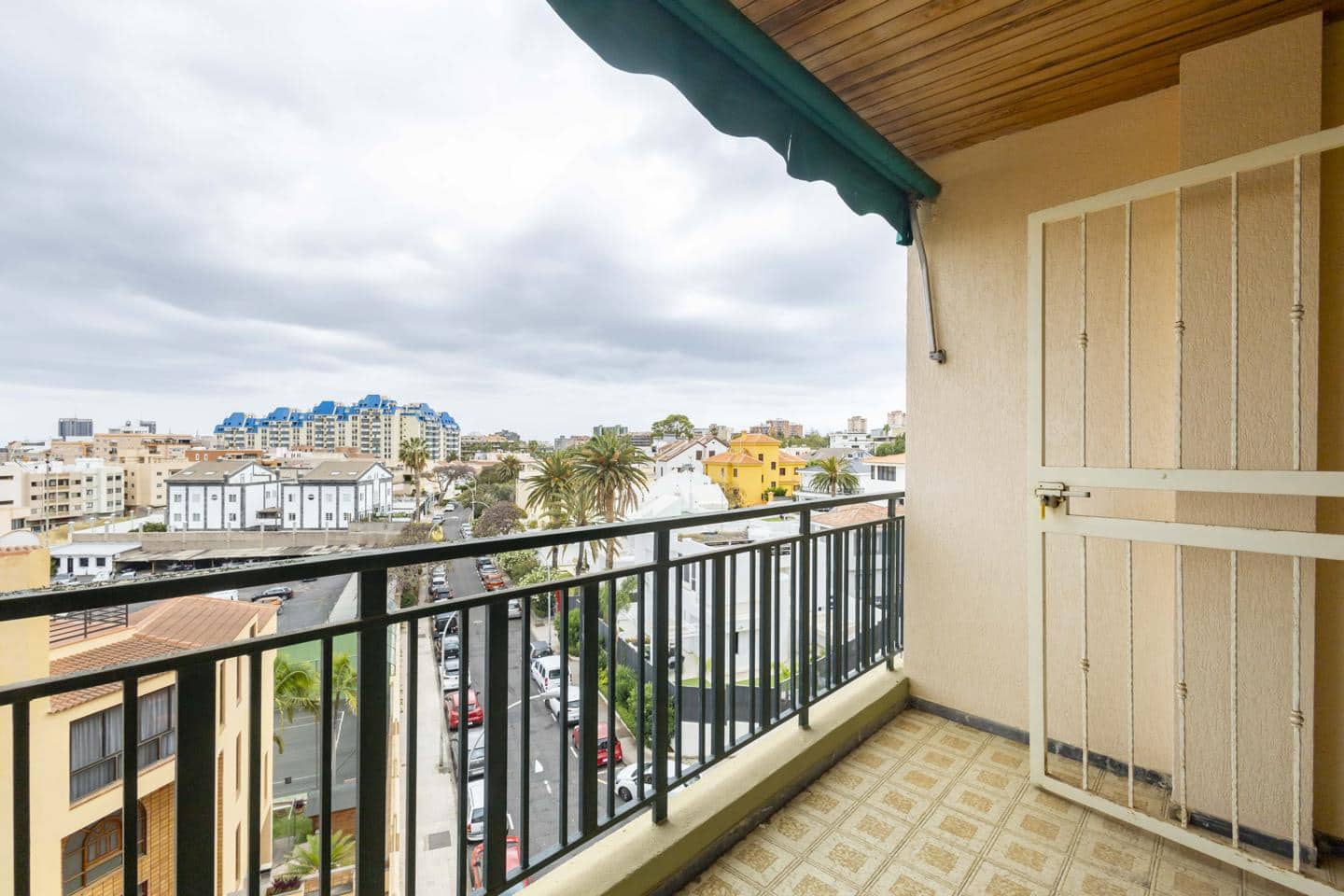 4 bedroom Flat for sale in Santa Cruz de Tenerife with garage - € 545,000 (Ref: 9821594)
