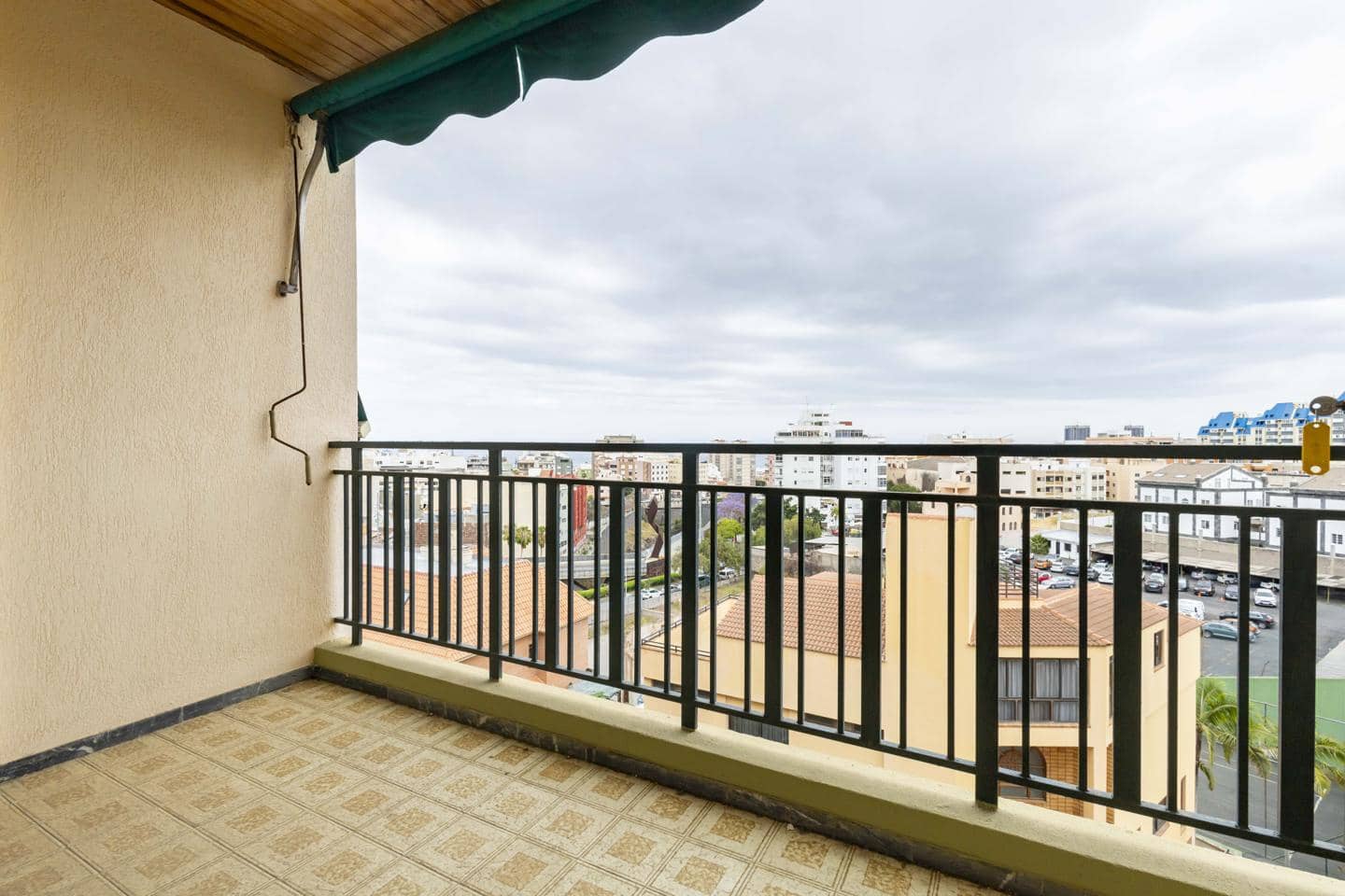 4 bedroom Flat for sale in Santa Cruz de Tenerife with garage - € 545,000 (Ref: 9821594)