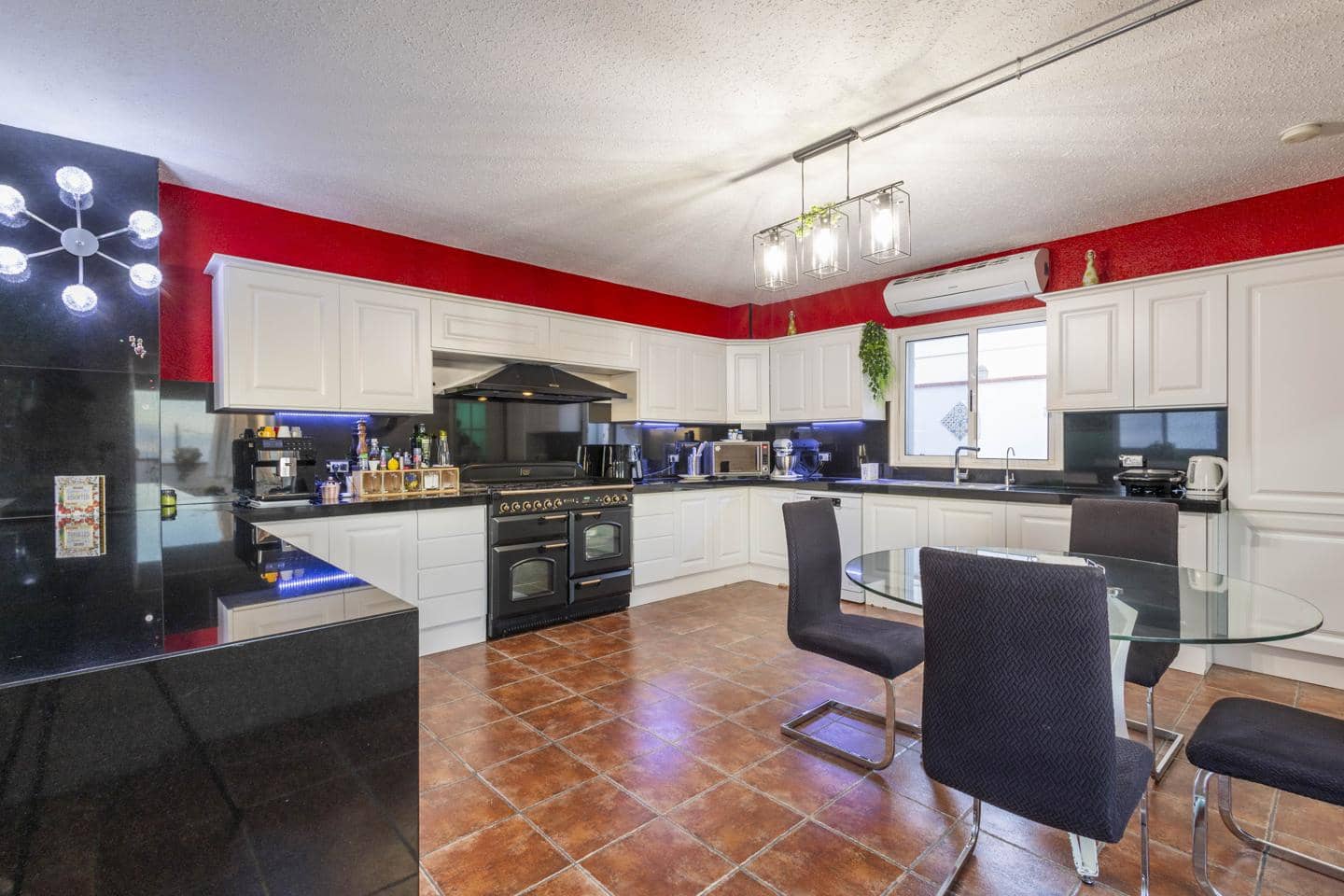 4 Zimmer Villa zu verkaufen in Arona mit Pool - 490.000 € (Ref: 9844572)