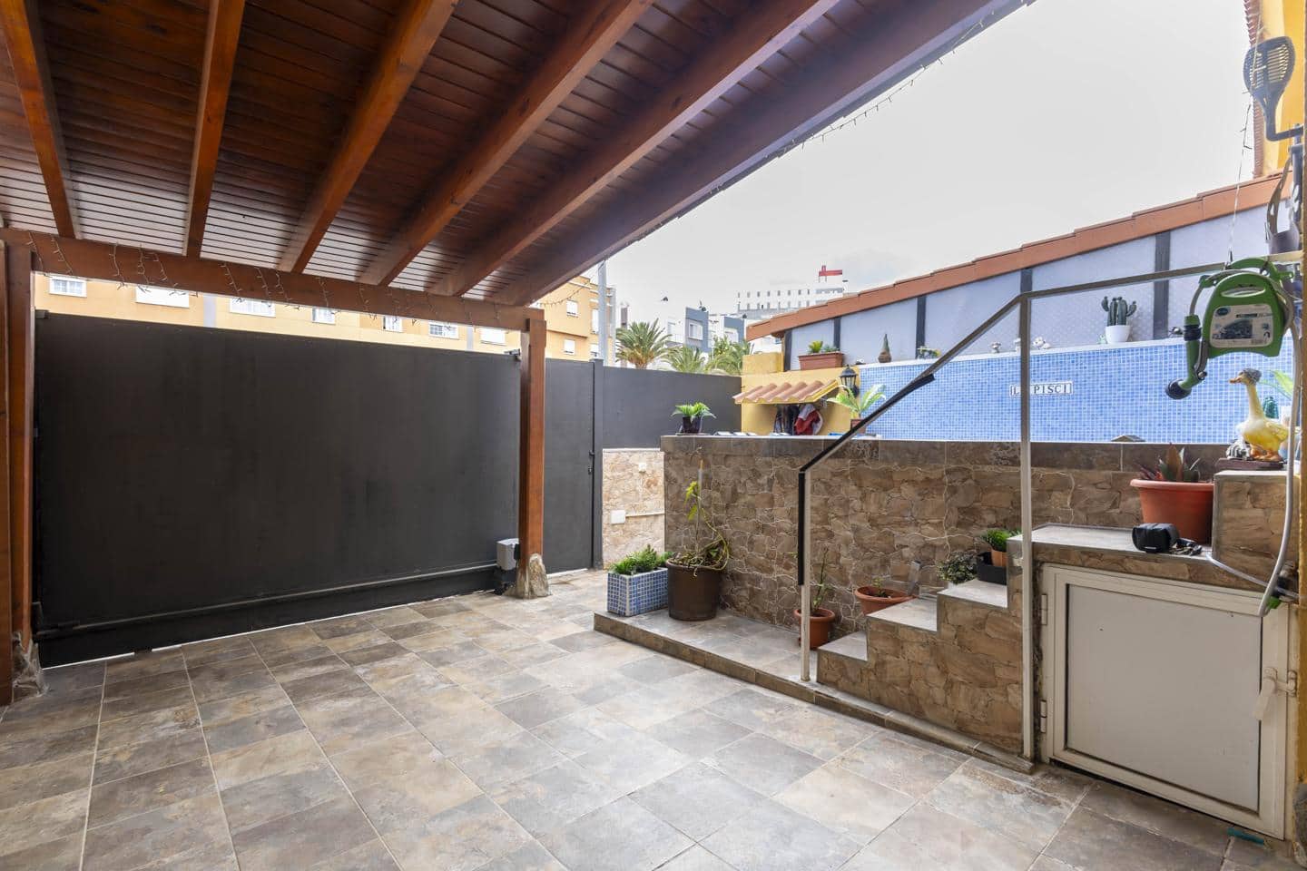 4 sypialnia Willa na sprzedaż w Santa Cruz de Tenerife z basenem - 439 000 € (Ref: 9847864)