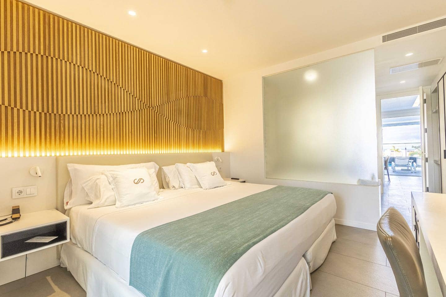 2 chambre Appartement à vendre à La Caleta Adeje avec piscine garage - 1 535 000 € (Ref: 9860680)