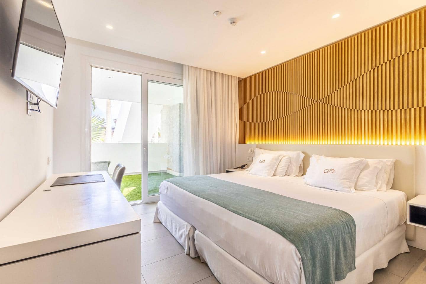 2 chambre Appartement à vendre à La Caleta Adeje avec piscine garage - 1 535 000 € (Ref: 9860680)
