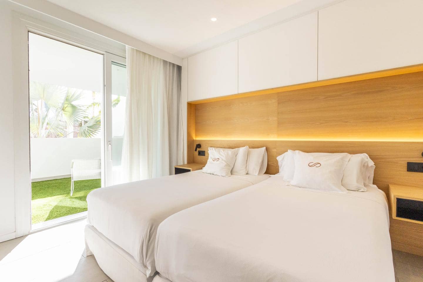 2 chambre Appartement à vendre à La Caleta Adeje avec piscine garage - 1 535 000 € (Ref: 9860680)