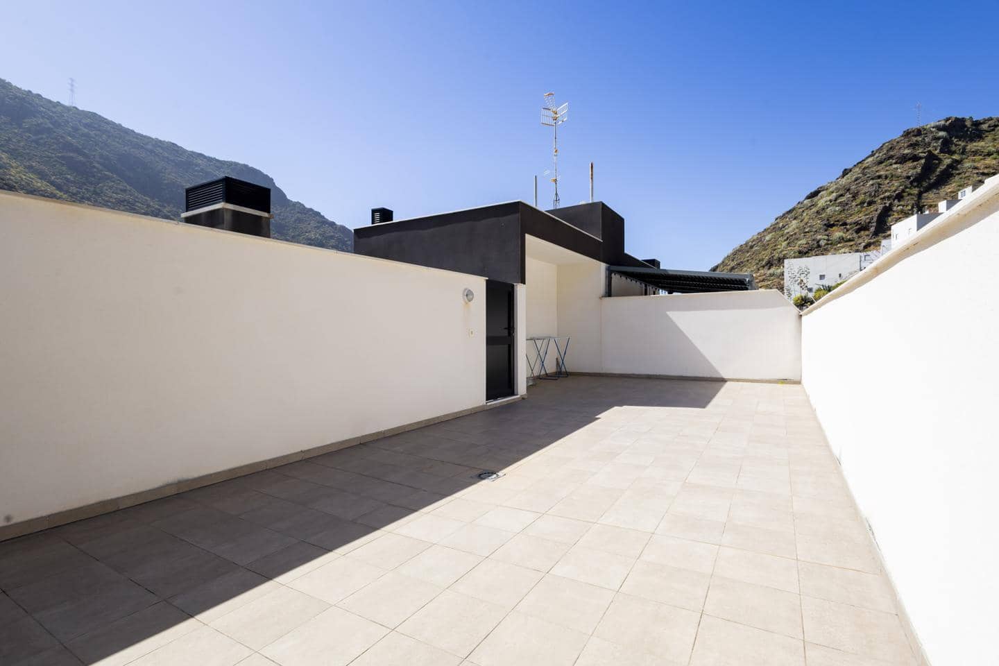 3 bedroom Flat for sale in Santa Cruz de Tenerife with garage - € 305,000 (Ref: 9867362)