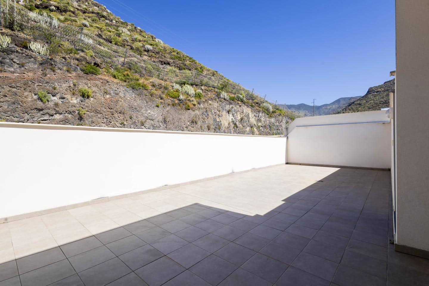 3 bedroom Flat for sale in Santa Cruz de Tenerife with garage - € 305,000 (Ref: 9867362)