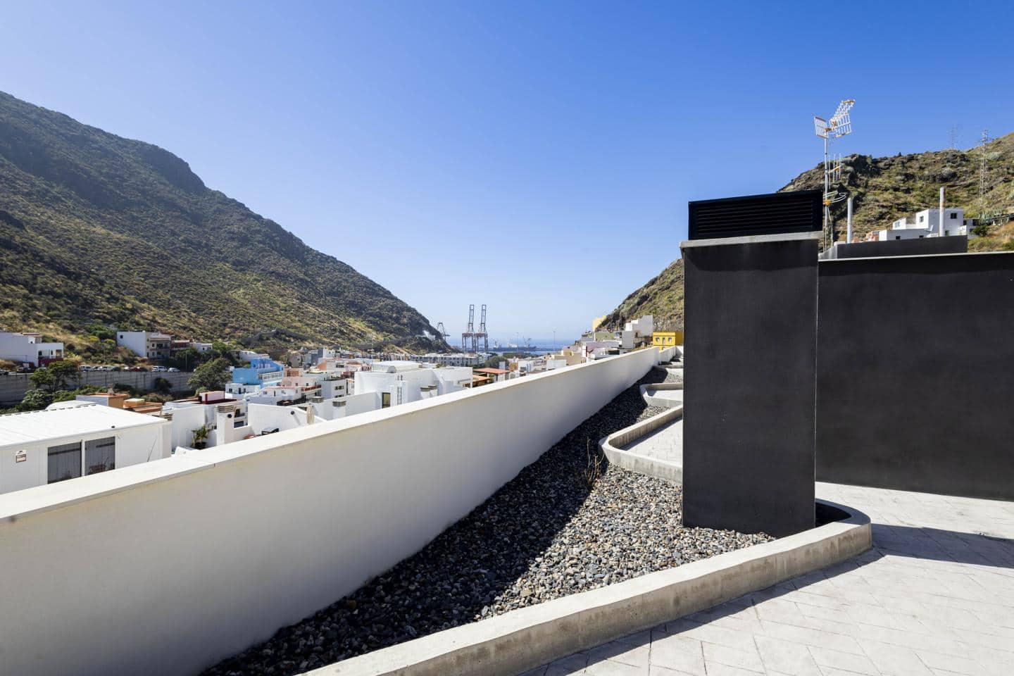 3 bedroom Flat for sale in Santa Cruz de Tenerife with garage - € 305,000 (Ref: 9867362)