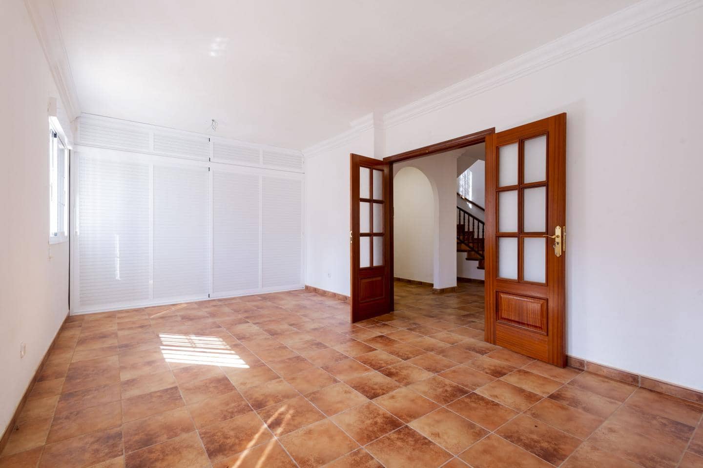 4 bedroom Villa for sale in Tacoronte with pool garage - € 475,000 (Ref: 9991830)
