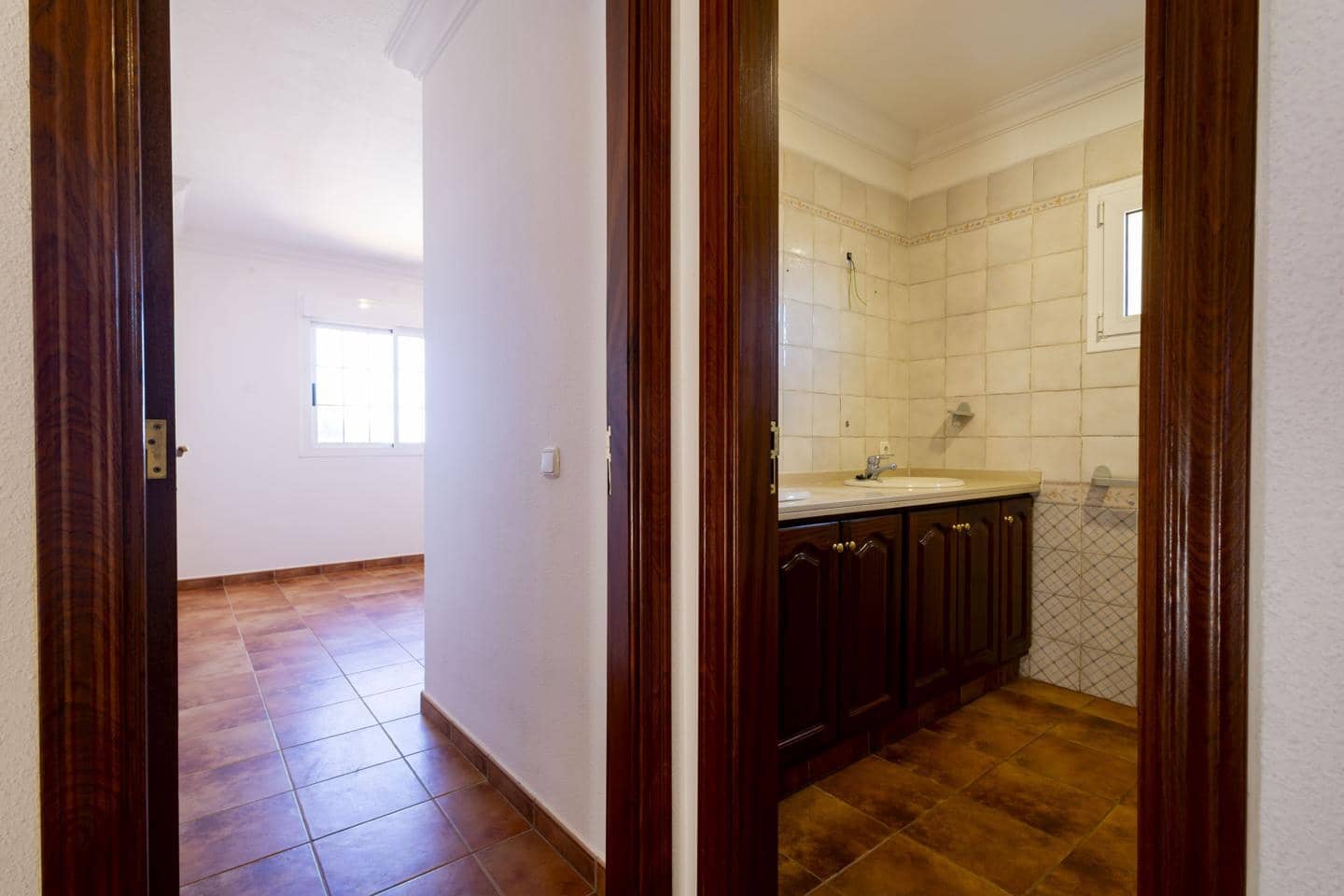 4 bedroom Villa for sale in Tacoronte with pool garage - € 475,000 (Ref: 9991830)