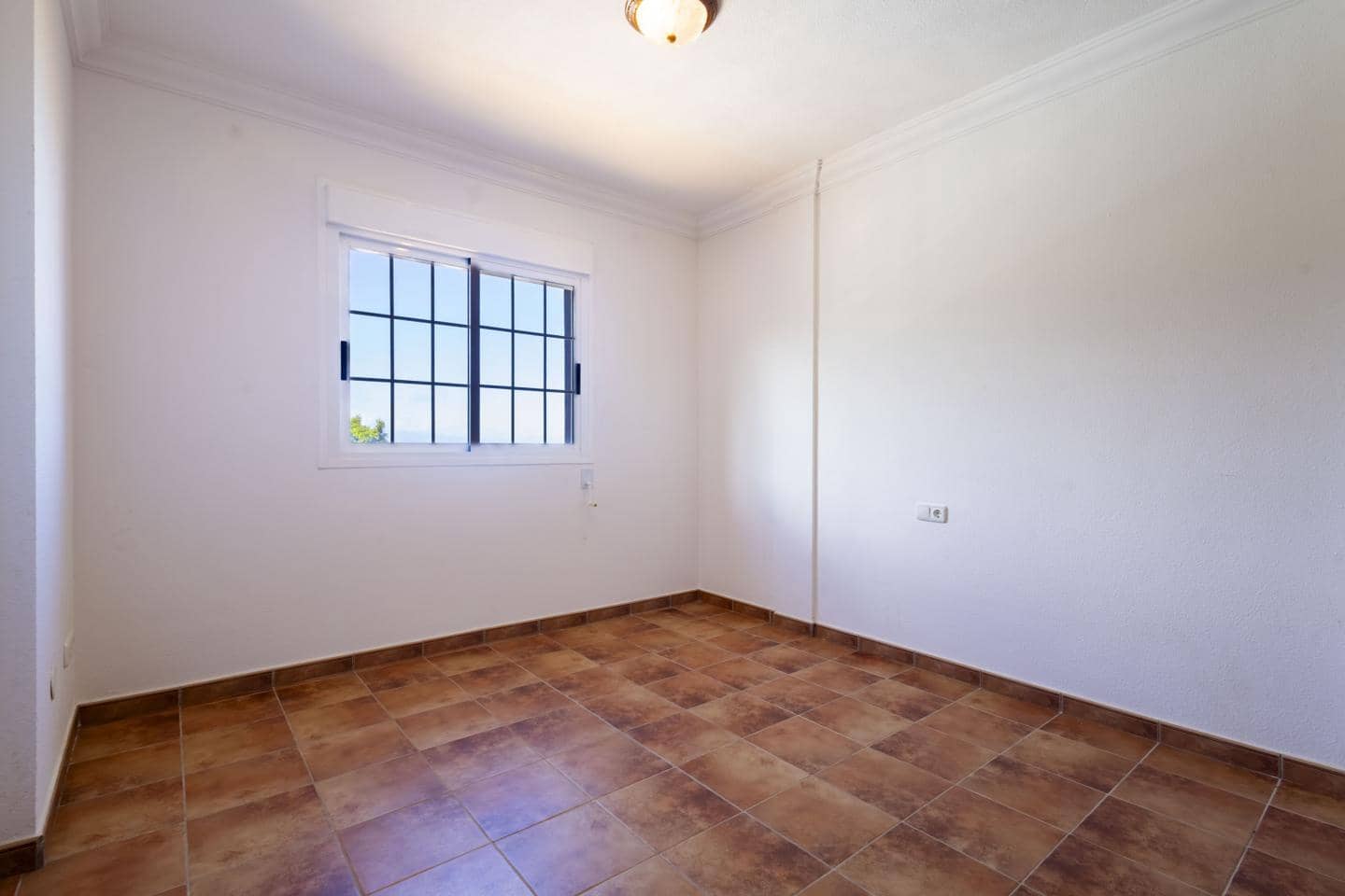 4 bedroom Villa for sale in Tacoronte with pool garage - € 475,000 (Ref: 9991830)