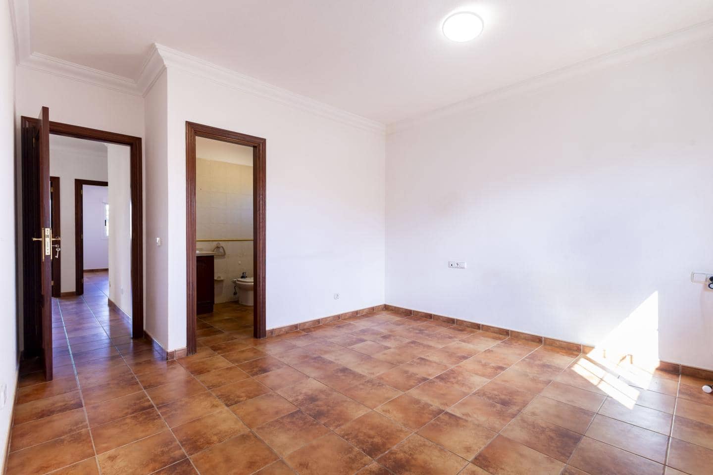 4 bedroom Villa for sale in Tacoronte with pool garage - € 475,000 (Ref: 9991830)