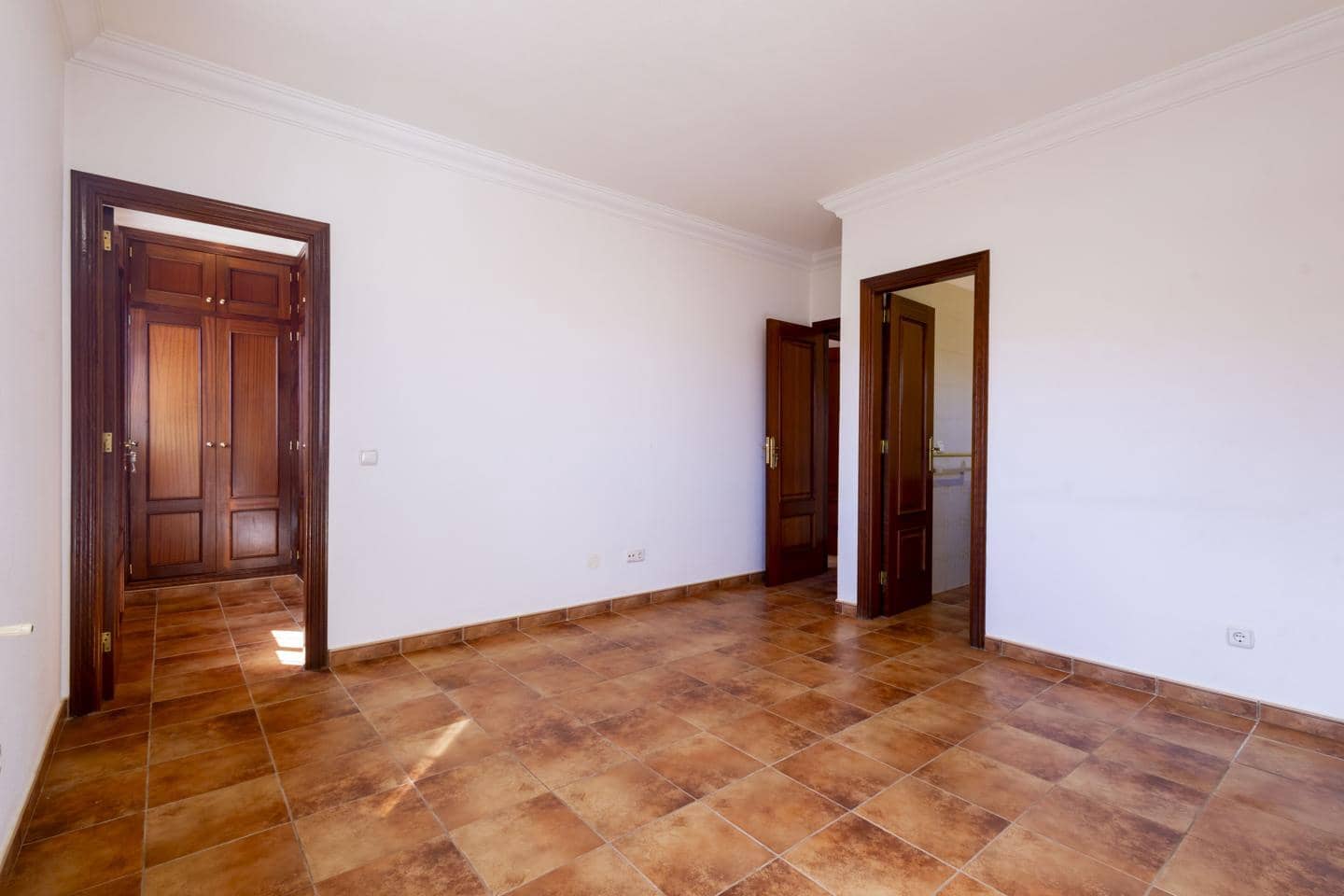 4 bedroom Villa for sale in Tacoronte with pool garage - € 475,000 (Ref: 9991830)