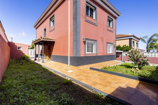 4 bedroom Villa for sale in Tacoronte with pool garage - € 475,000 (Ref: 9991830)