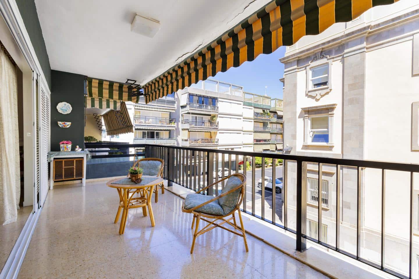 4 soveværelse Lejlighed til salg i Santa Cruz de Tenerife med garage - € 450.000 (Ref: 9999297)