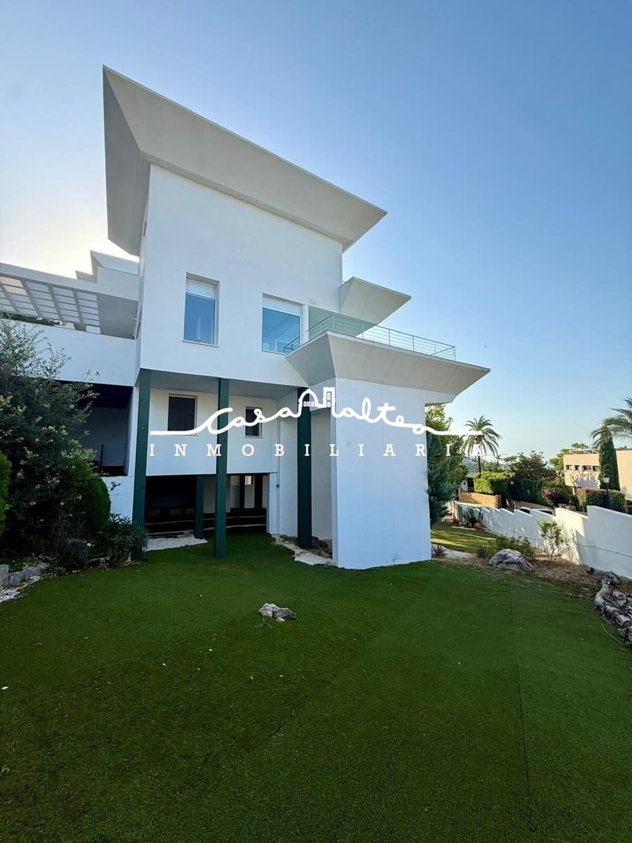 Villa/Maison de 4 chambres à louer à Altea avec piscine garage - 2 800 € (Ref: 10015705)