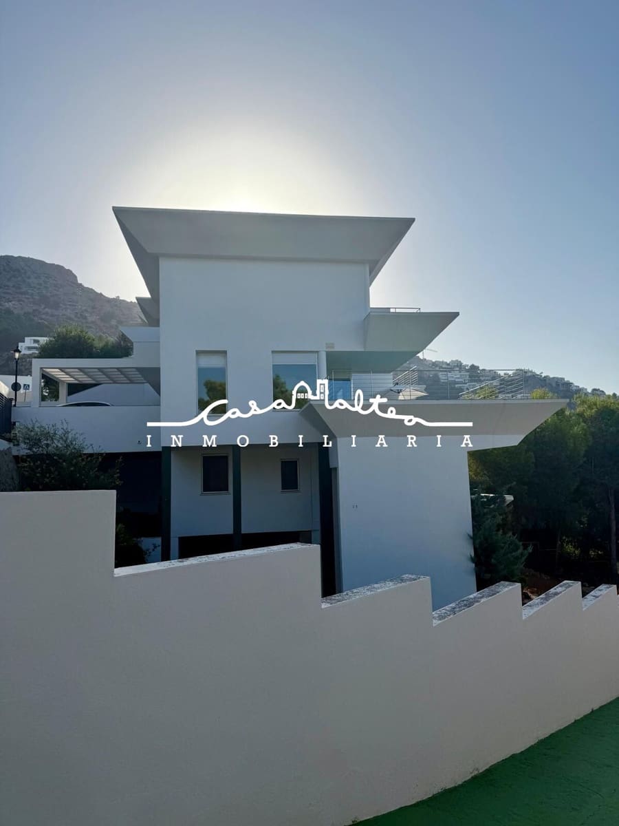 Villa/Maison de 4 chambres à louer à Altea avec piscine garage - 2 800 € (Ref: 10015705)