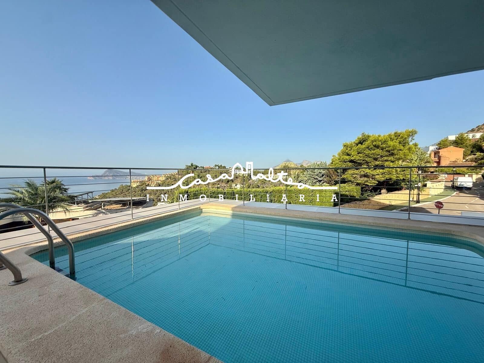 Villa/Maison de 4 chambres à louer à Altea avec piscine garage - 2 800 € (Ref: 10015705)