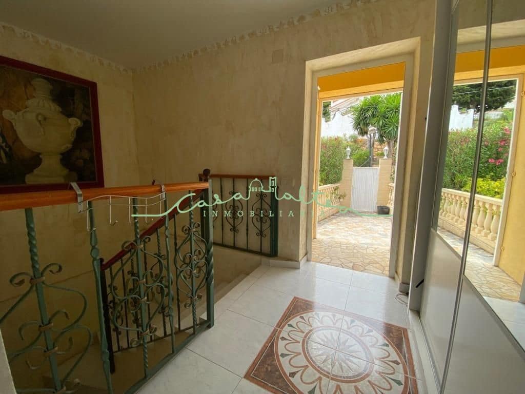4 bedroom Villa for sale in La Nucia with garage - € 550,000 (Ref: 7382571)