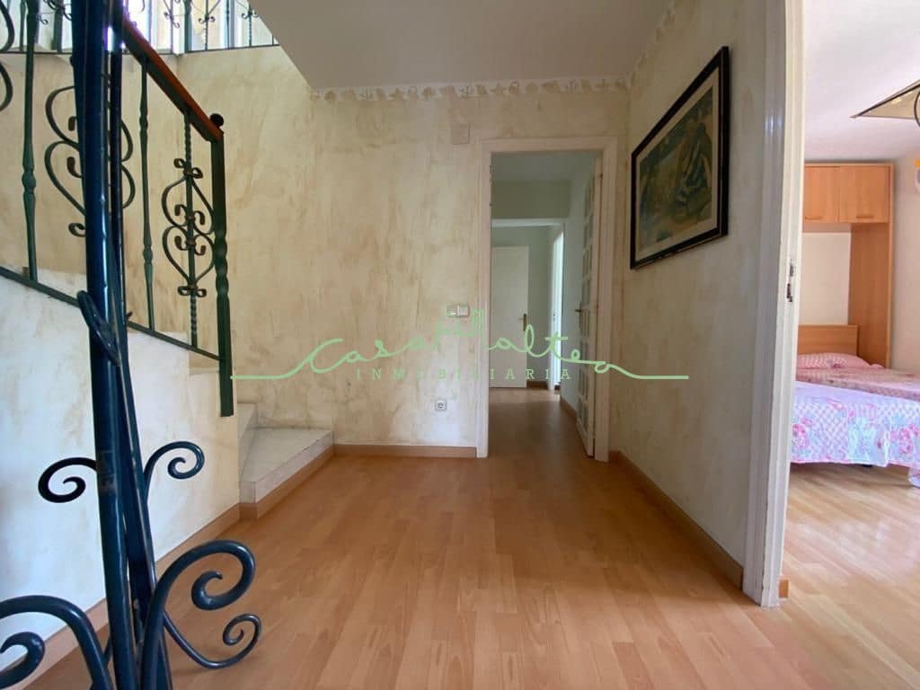 4 bedroom Villa for sale in La Nucia with garage - € 550,000 (Ref: 7382571)