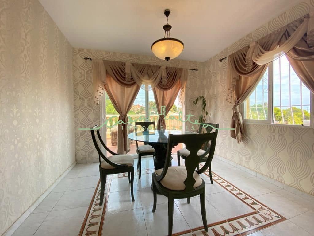 4 bedroom Villa for sale in La Nucia with garage - € 550,000 (Ref: 7382571)