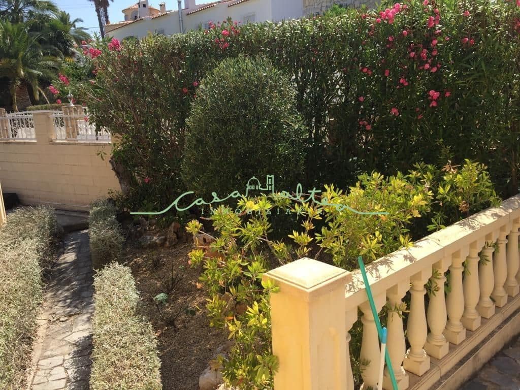 4 bedroom Villa for sale in La Nucia with garage - € 550,000 (Ref: 7382571)