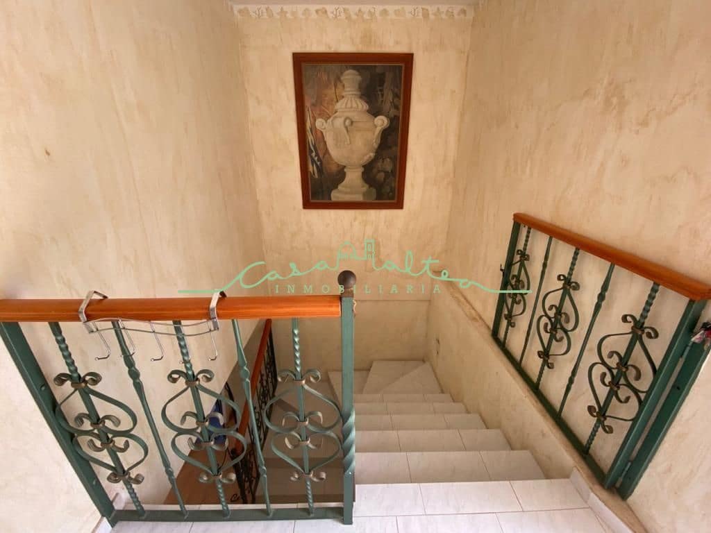 4 bedroom Villa for sale in La Nucia with garage - € 550,000 (Ref: 7382571)