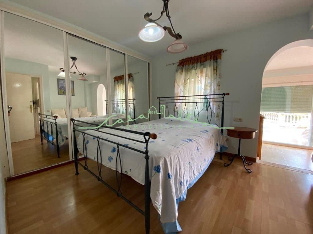 4 bedroom Villa for sale in La Nucia with garage - € 550,000 (Ref: 7382571)