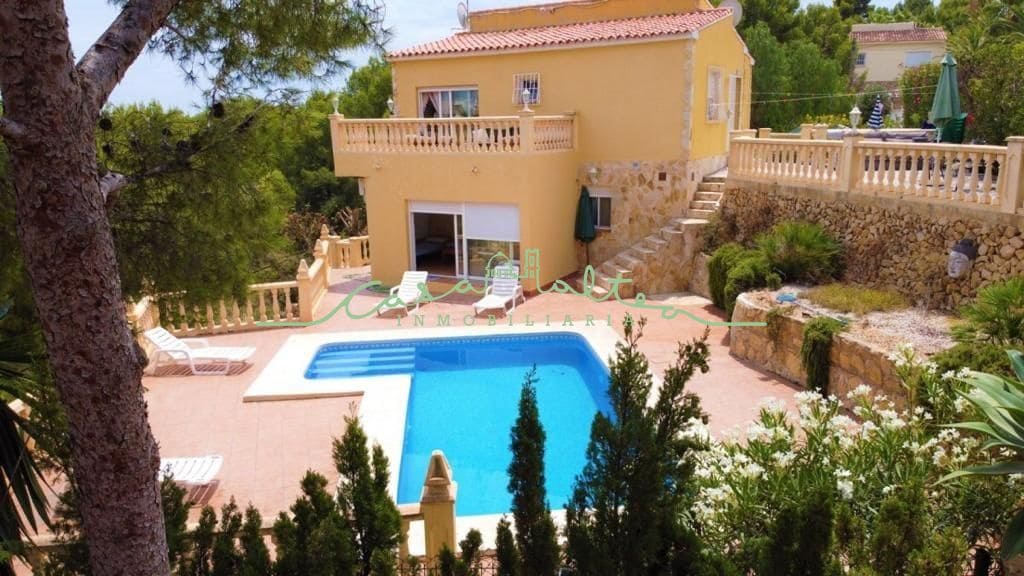 4 bedroom Villa for sale in La Nucia with garage - € 550,000 (Ref: 7382571)