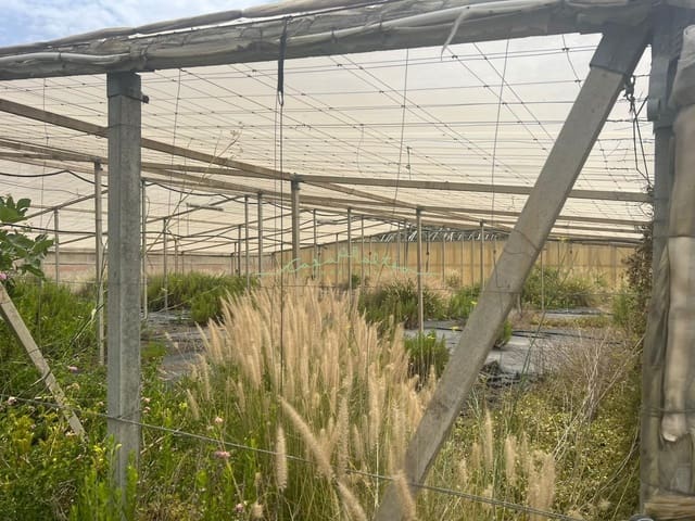 Grunde uden byggetilladelser til salg i La Nucia - € 470.000 (Ref: 7717532)