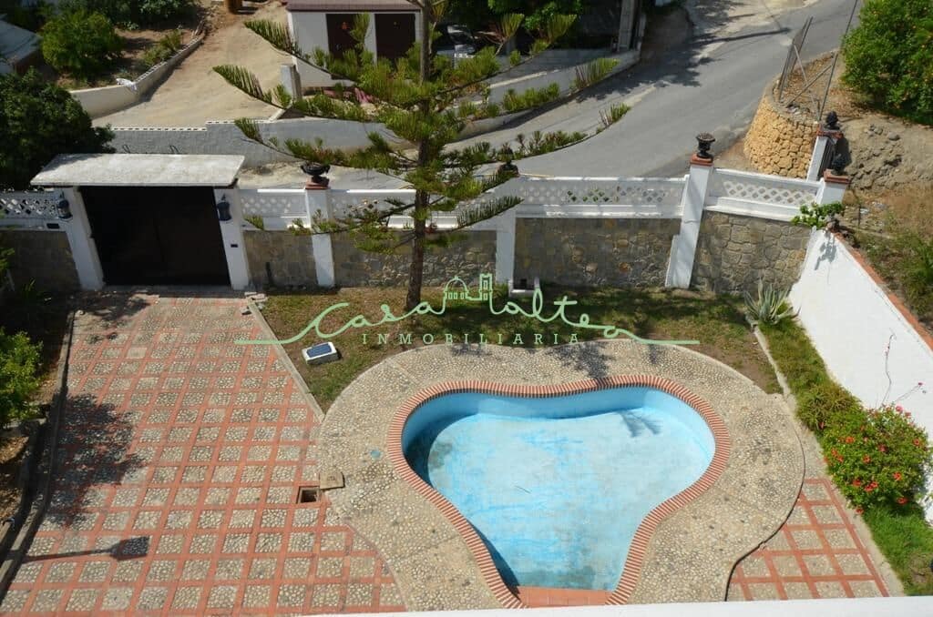 4 bedroom Villa for sale in Altea with pool - € 1,000,000 (Ref: 7721875)