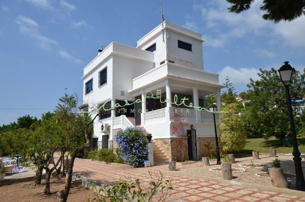 4 bedroom Villa for sale in Altea with pool - € 1,000,000 (Ref: 7721875)