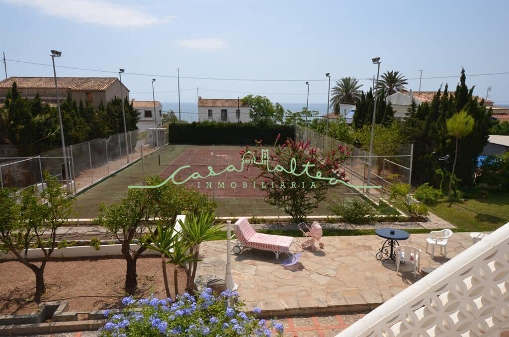 4 bedroom Villa for sale in Altea with pool - € 1,000,000 (Ref: 7721875)