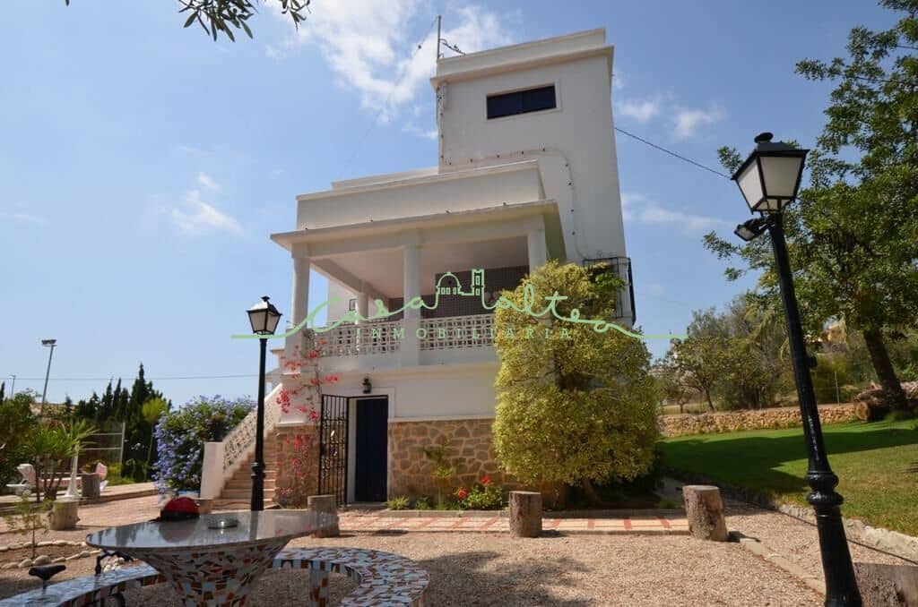 4 bedroom Villa for sale in Altea with pool - € 1,000,000 (Ref: 7721875)