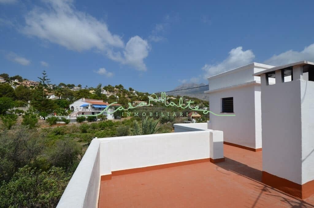 4 bedroom Villa for sale in Altea with pool - € 1,000,000 (Ref: 7721875)