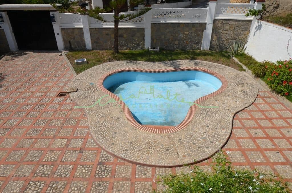 4 bedroom Villa for sale in Altea with pool - € 1,000,000 (Ref: 7721875)