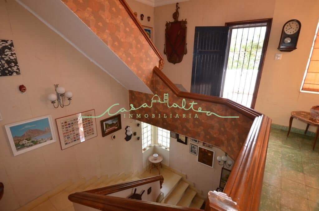 4 bedroom Villa for sale in Altea with pool - € 1,000,000 (Ref: 7721875)