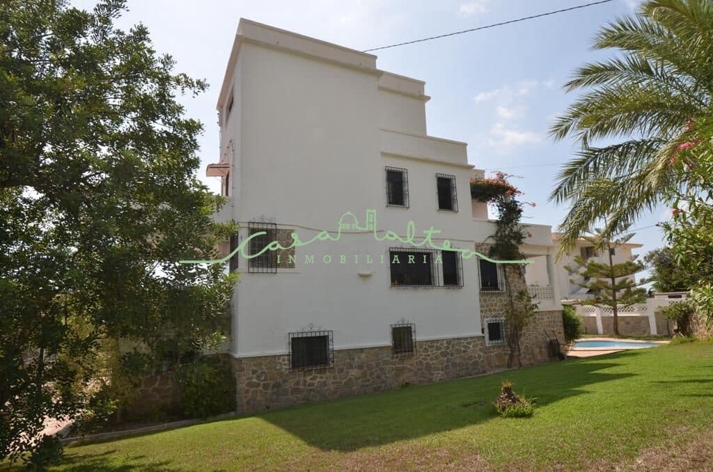 4 bedroom Villa for sale in Altea with pool - € 1,000,000 (Ref: 7721875)