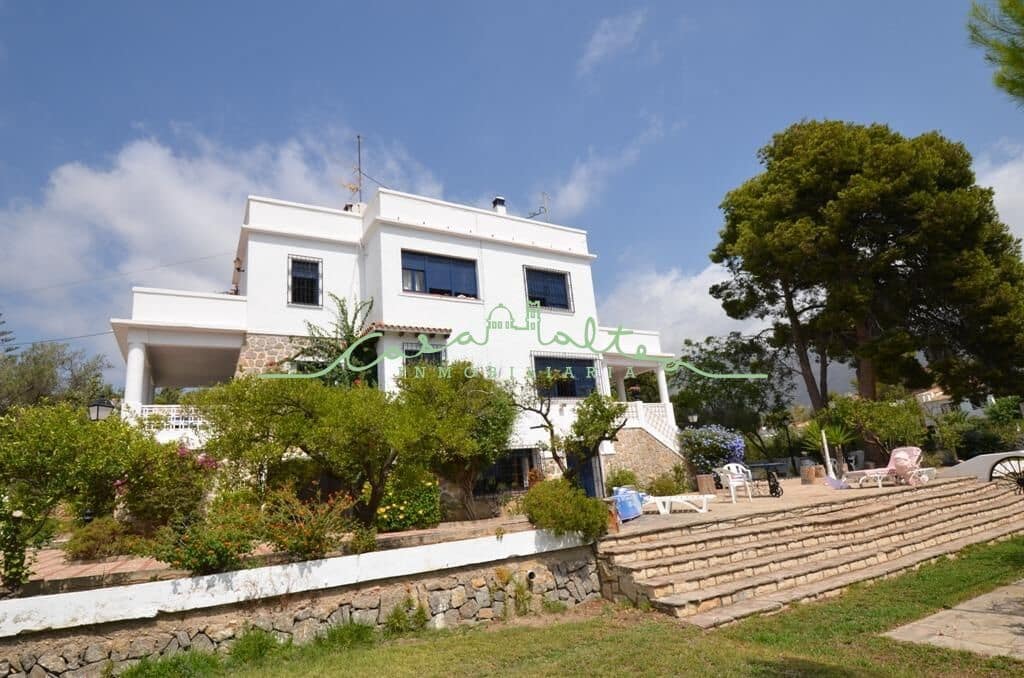 4 bedroom Villa for sale in Altea with pool - € 1,000,000 (Ref: 7721875)