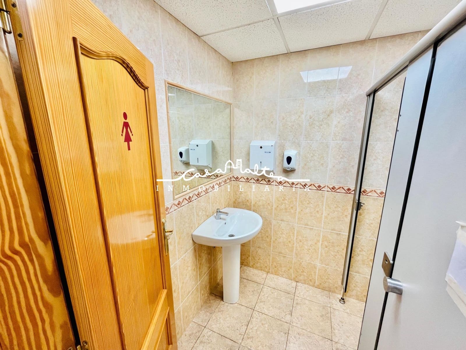 Commercial for sale in Altea - € 175,000 (Ref: 7992884)