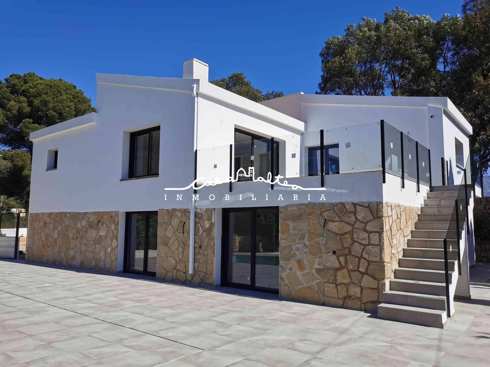 4 bedroom Villa for sale in Alfaz del Pi / L'Alfas del Pi with pool garage - € 875,000 (Ref: 8053579)